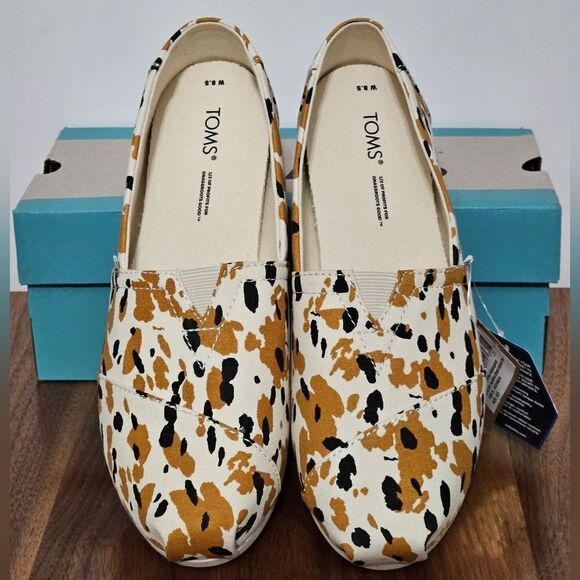 🐮Toms, Alpargata in abstract cown design. NWT-Size 8.5 - Picture 3 of 8